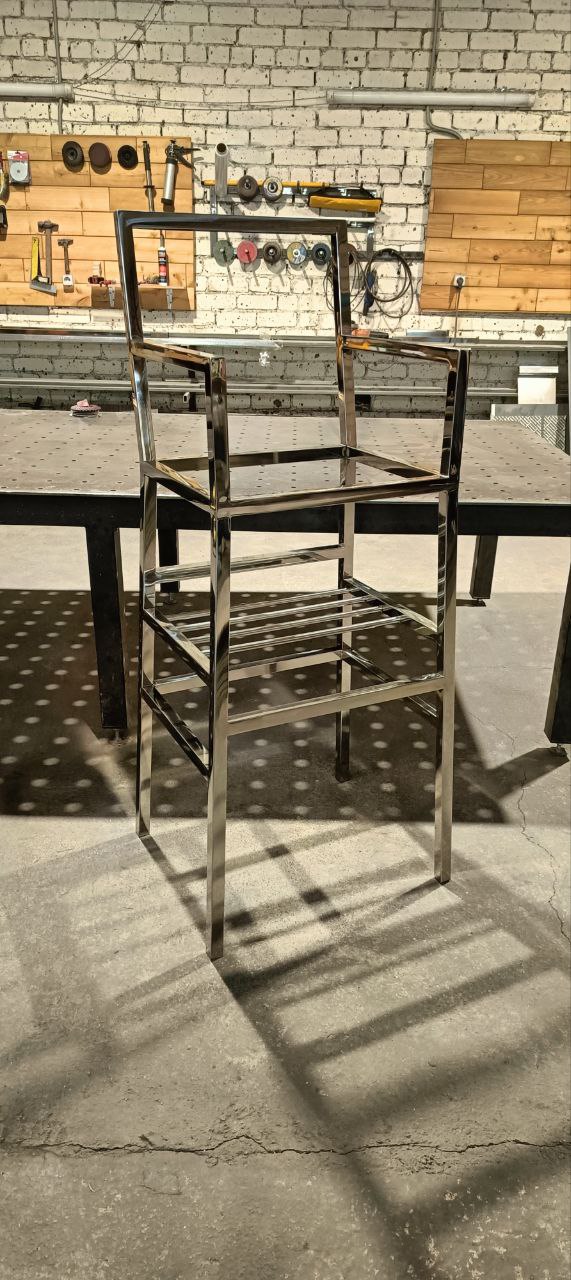Стул из нержавеющей стали